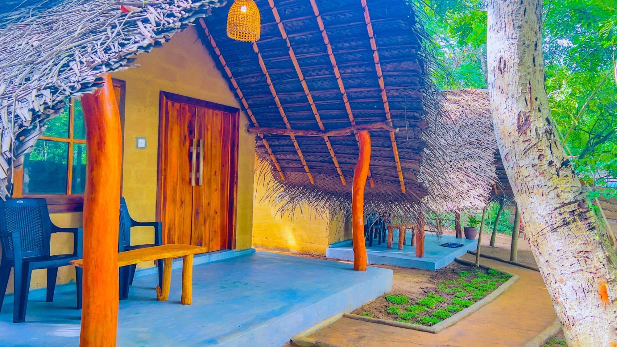 Jungle Host Hostel And Tree House Сигирия Екстериор снимка