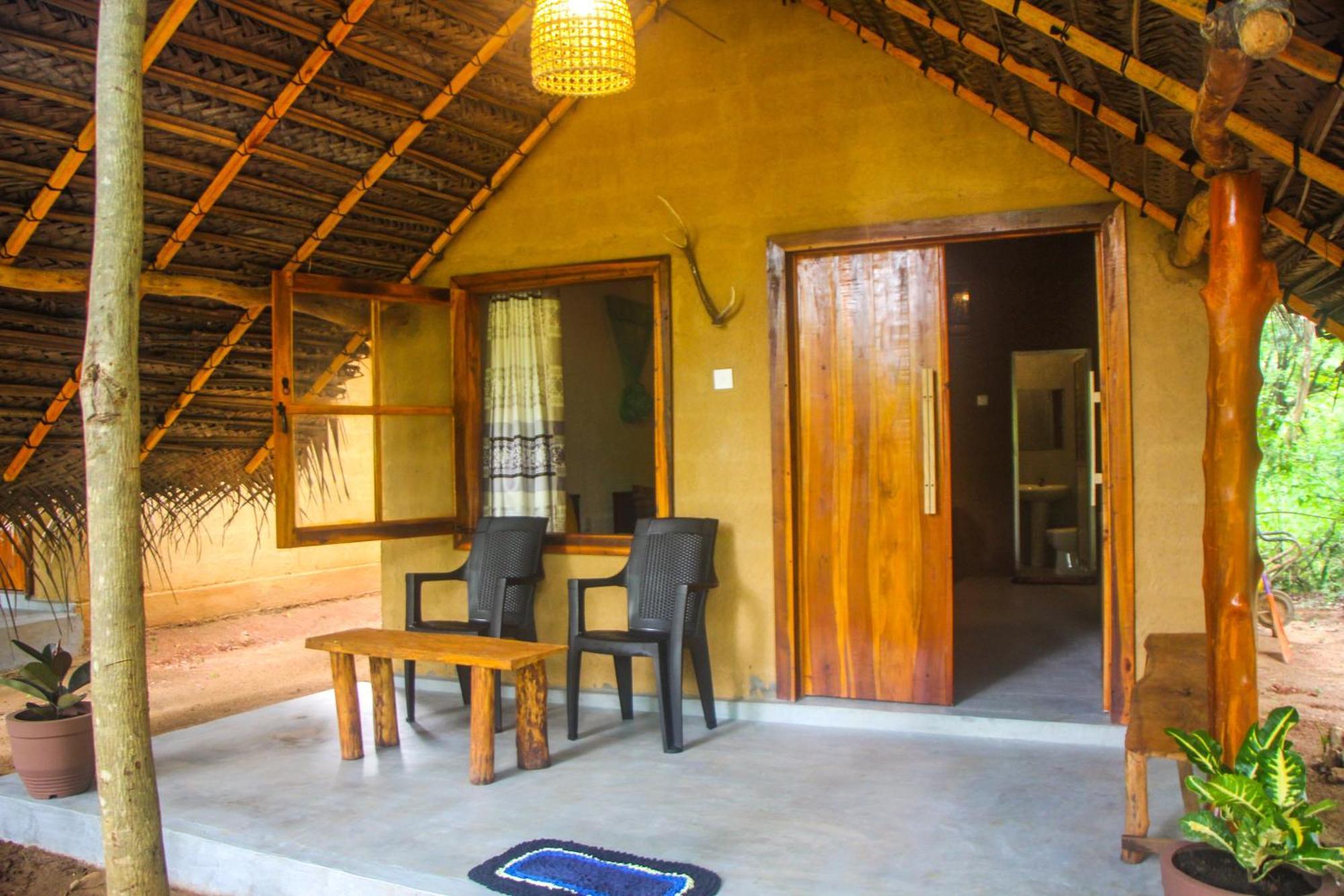 Jungle Host Hostel And Tree House Сигирия Екстериор снимка