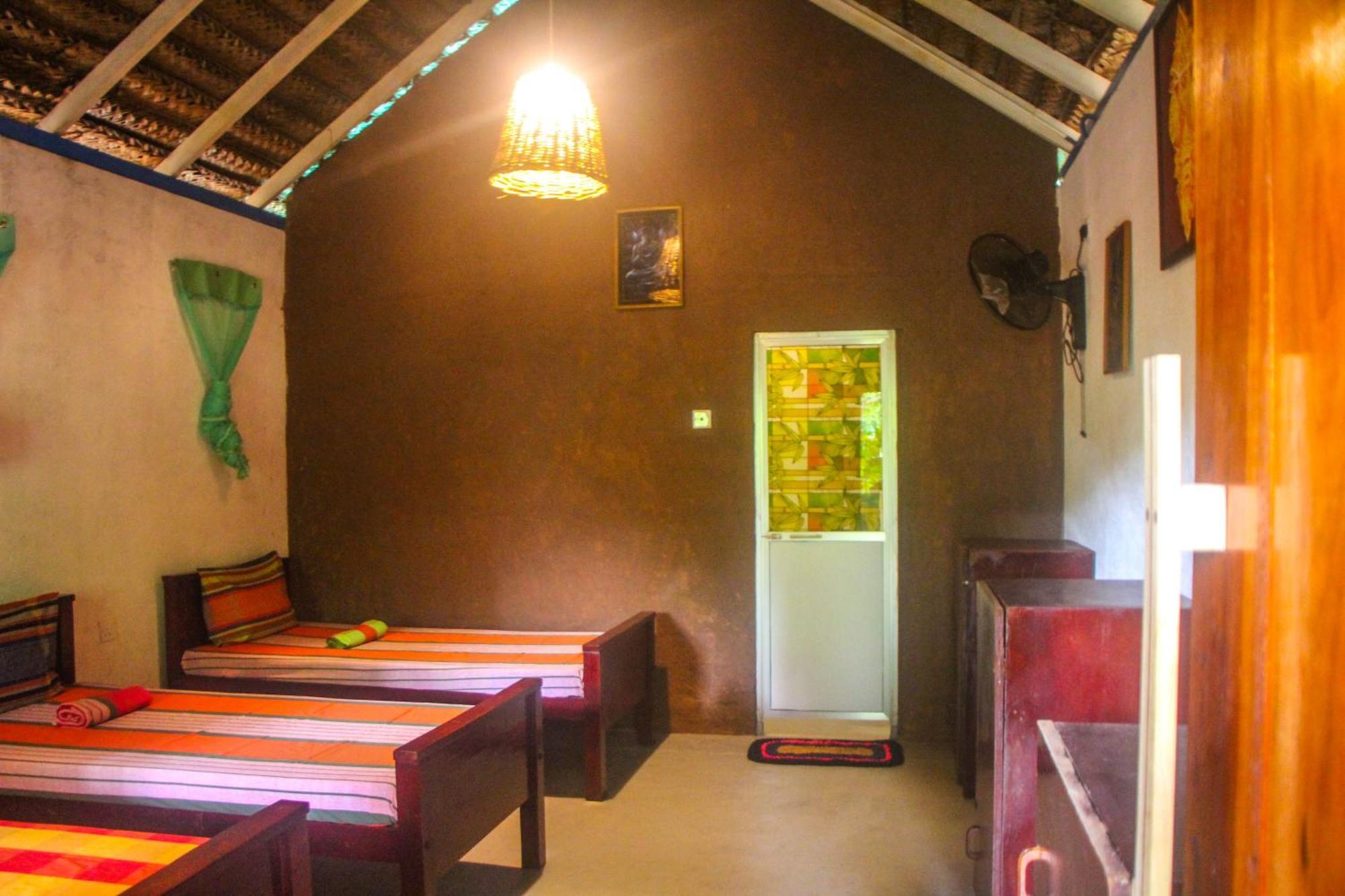 Jungle Host Hostel And Tree House Сигирия Екстериор снимка