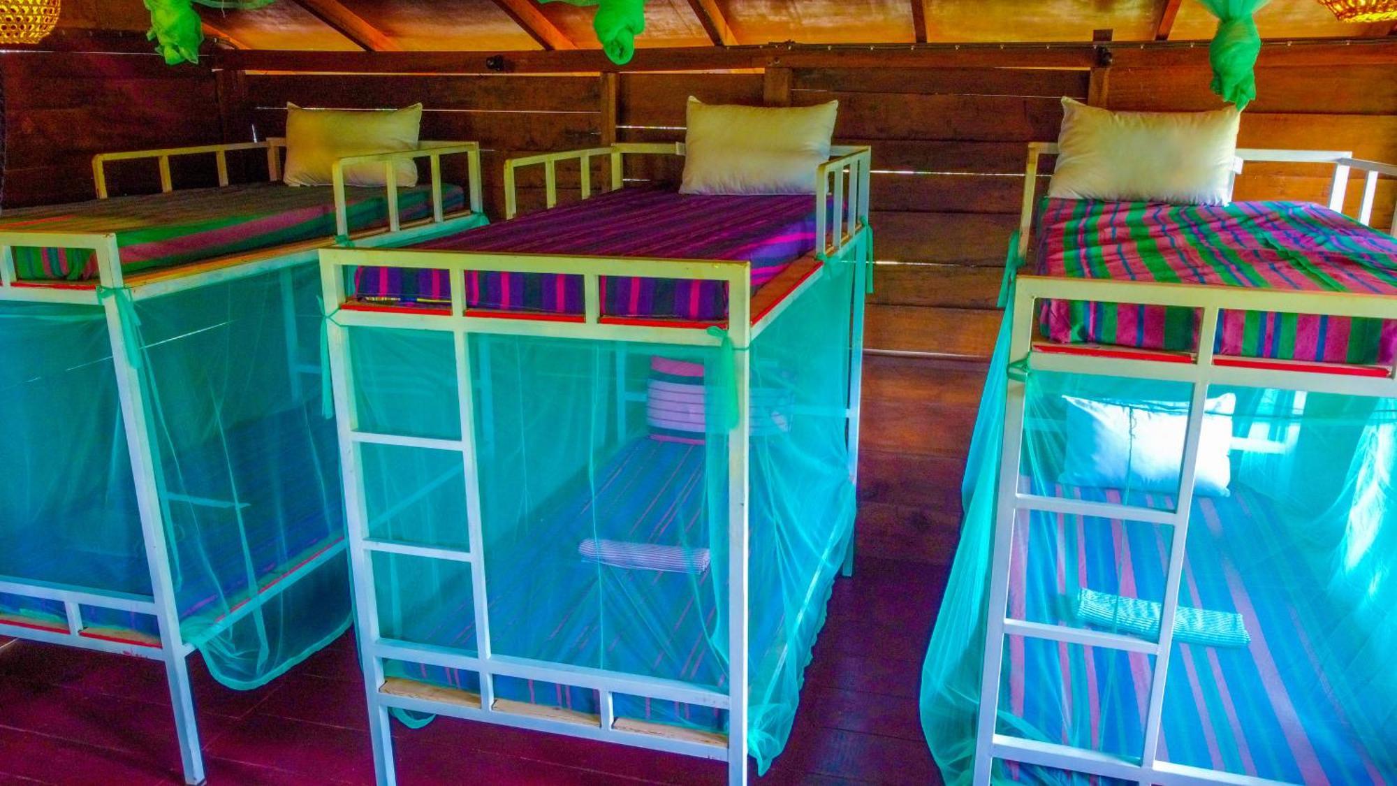 Jungle Host Hostel And Tree House Сигирия Екстериор снимка