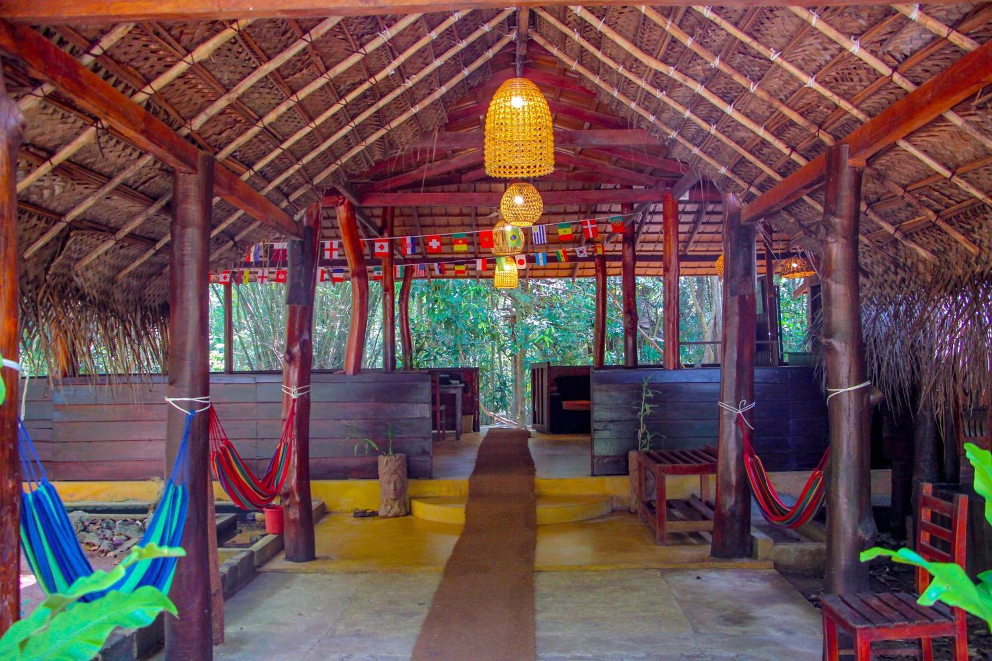 Jungle Host Hostel And Tree House Сигирия Екстериор снимка