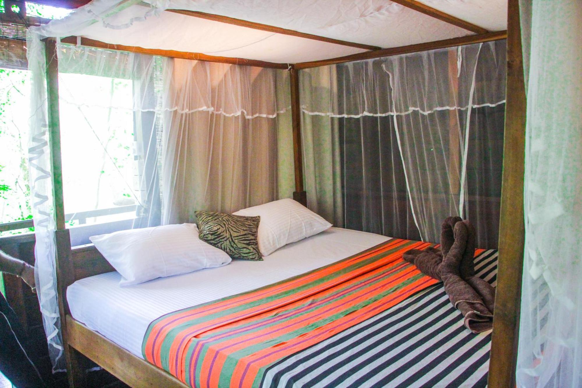 Jungle Host Hostel And Tree House Сигирия Екстериор снимка